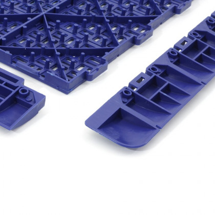 Modrý plastový nájezd "samice" pro terasovou dlažbu Linea Marte - 60 x 5,2 x 1,3 cm