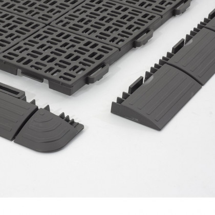 Tmavě šedý plastový nájezd "samec" pro terasovou dlažbu Linea Marte - 60 x 5,2 x 1,3 cm