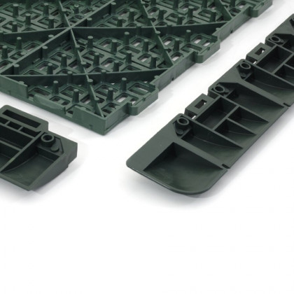 Zelený plastový nájezd "samec" pro terasovou dlažbu Linea Marte - 60 x 5,2 x 1,3 cm