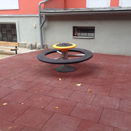 Červená gumová dopadová dlaždice (V25/R15) FLOMA S800 - 50 x 50 x 2,5 cm