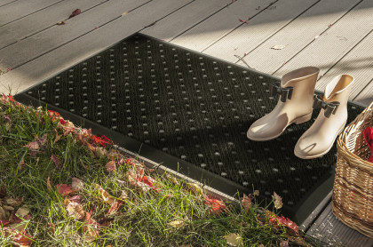 Černá plastová čistící venkovní vstupní rohož FLOMA Dots - 37 x 60 cm