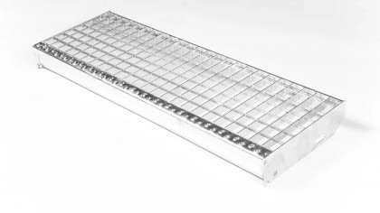 Ocelová pozinkovaná svařovaná schodnice FLOMA - 60 x 30,5 x 3 cm