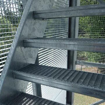 Ocelová pozinkovaná svařovaná schodnice FLOMA - 100 x 27 x 3 cm