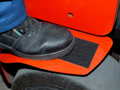 Zelená korundová protiskluzová páska FLOMA Extra Super - 18,3 m x 10 cm a tloušťka 1,7 mm