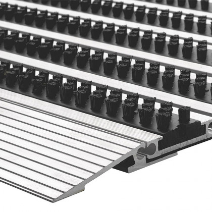 Hliníková venkovní čistící kartáčová vstupní rohož FLOMA Topline - 50 x 80 x 1,5 cm