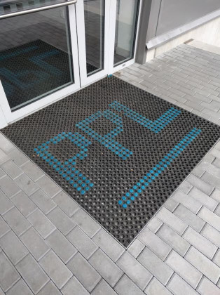 Gumová čistící venkovní vstupní rohož na hrubé nečistoty FLOMA Octomat - 40 x 60 x 2,2 cm