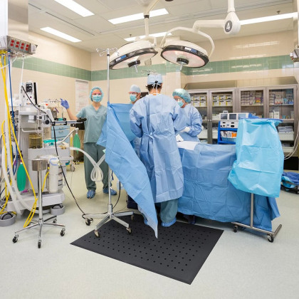 Černá pěnová protiúnavová hygienická olejivzdorná rohož - 90 x 60 x 1,7 cm