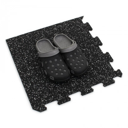 Černo-bílá gumová modulová puzzle dlažba (roh) FLOMA FitFlo SF1050 - 100 x 100 x 0,8 cm