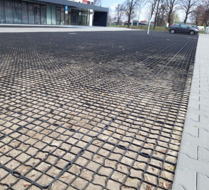 Černá plastová zatravňovací dlažba H30 - 33 x 33 x 3 cm