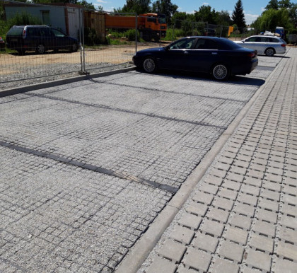 Černá plastová zatravňovací dlažba H30 - 33 x 33 x 3 cm