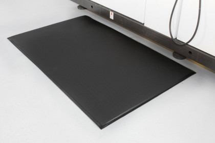 Černá gumová protiskluzová protiúnavová průmyslová rohož (role) - 18,3 m x 120 cm x 0,9 cm