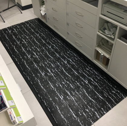 Černá gumová protiúnavová rohož FLOMA Marble - 18,3 m x 90 cm x 1,4 cm