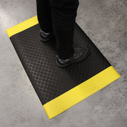 Černo-žlutá pěnová protiúnavová protiskluzová průmyslová rohož (penízky) - 18,3 m x 90 cm x 0,9 cm