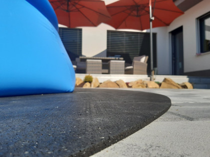 Gumová ochranná tlumící kruhová podložka pod bazén, vířivku FLOMA PoolPad - průměr 403 cm x 0,8 cm