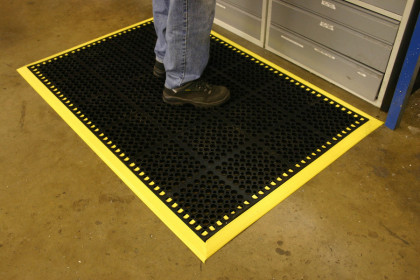 Černý gumový konektor COBA Deluxe