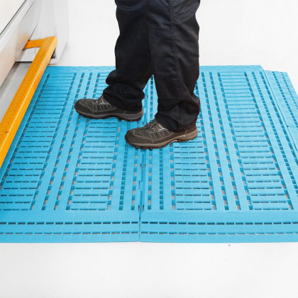 Červená náběhová hrana WORK-DECK - 60 x 12 x 2,5 cm