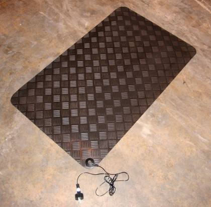 Černá gumová protiúnavová olejivzdorná ESD antistatická průmyslová rohož - 60 x 100 x 1 cm