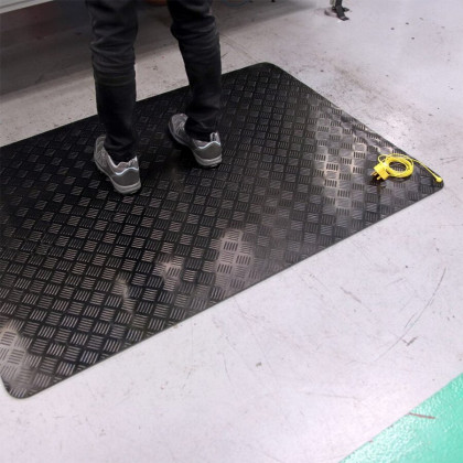 Černá gumová protiúnavová protiskluzová antistatická rohož - 10 m x 100 cm x 0,3 cm