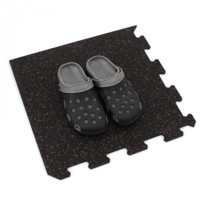 Černo-červená gumová modulová puzzle dlažba (roh) FLOMA IceFlo SF1100 - 100 x 100 x 1,6 cm