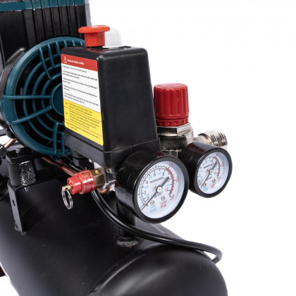 Kompresor bezolejový 900 W, 6 l