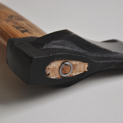 Sekera s klínem - dřevěná násada | 1000 g