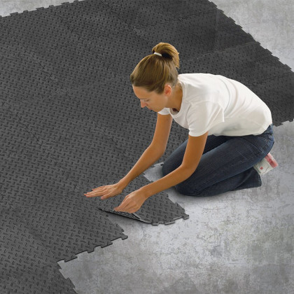 Černá gumová puzzle modulová dlažba Alpha - 30 x 30 x 0,7 cm - 10 ks