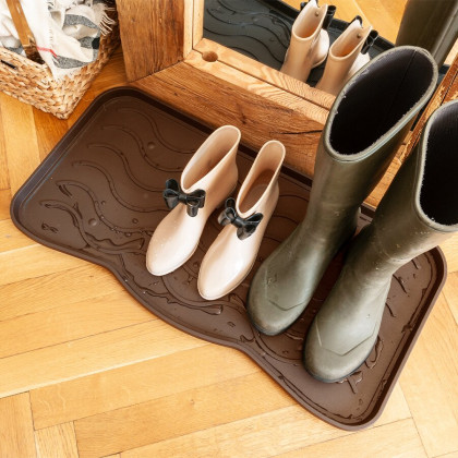 Hnědý plastový odkapávač na boty FLOMA Waves - 38 x 75 x 2,1 cm