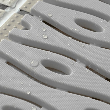 Hnědá plastová bazénová protiskluzová rohož (role) FLOMA Otti - 12 m x 60 cm x 0,9 cm