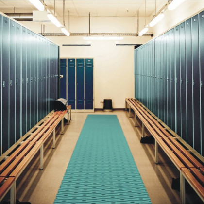 Černá plastová bazénová protiskluzová rohož (role) FLOMA Otti - 12 m x 60 cm x 0,9 cm