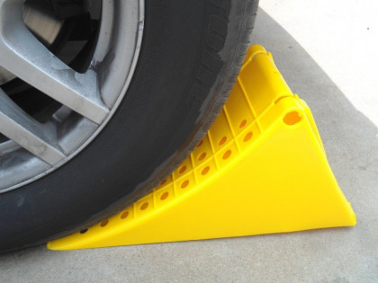 Bezpečnostní klín, zarážka pod kola - TS195