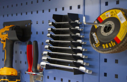 Děrovaná závěsná deska PROFI BLUE 614,5 x 1052 x 24 mm - MWGB1324