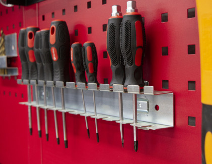 Děrovaná závěsná deska 614,5 x 1052 x 24 mm PROFI RED - RWGB1324