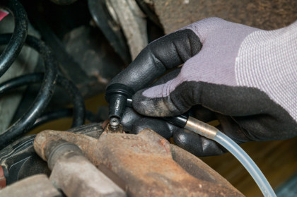 Sada pro ruční odvzdušňování brzd 3 l - V4411