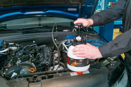 Sada pro ruční odvzdušňování brzd 3 l - V4411