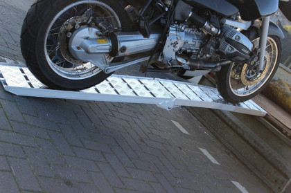 Hliníkové nájezdy s nosností 1360 kg, pár - LR019