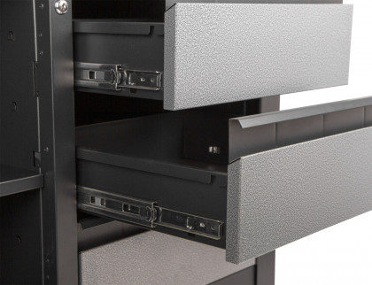 Ponk se třemi zásuvkami a policí