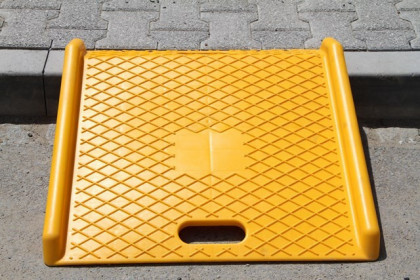 Nájezdová rampa na obrubník - TS690