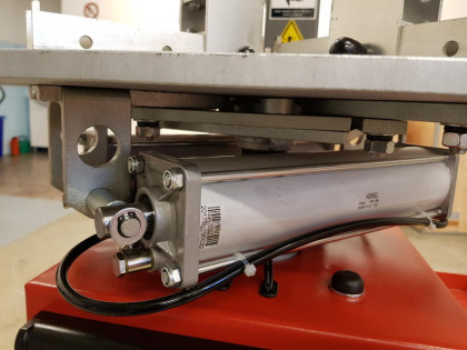 Zouvačka motocyklových pneumatik 6 - 24" M806B - F16145