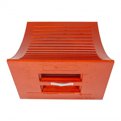 Červený plastový zakládací klín UC1210 - 43,5 x 37 x 37,5 cm