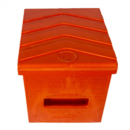 Červený plastový zakládací klín UC1500-4.5 - 28,5 x 22,5 x 21 cm