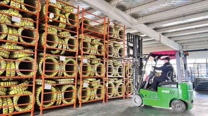 Průmyslový regál na pneumatiky osobních automobilů, 800 kg