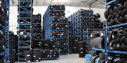Průmyslový regál na pneumatiky nákladních automobilů, 600 kg