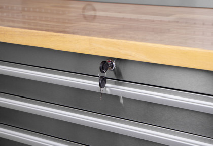 Pojízdný pracovní stůl s děrovanou deskou a horními skříňkami - AH7218