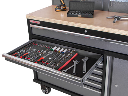 Mobilní pracovní stůl s děrovanou deskou a horními skříňkami - AH1371A