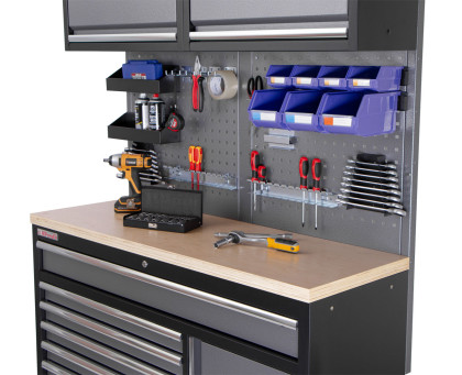 Mobilní pracovní stůl s děrovanou deskou a horními skříňkami - AH1371A