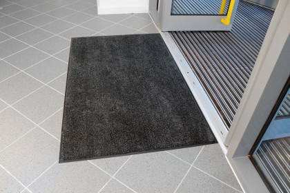 Černá textilní vstupní rohož - 60 x 80 x 0,8 cm