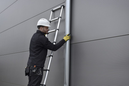 Hliníkový teleskopický žebřík, 9 stupňů, 2,6 m, max. zátěž 125 kg