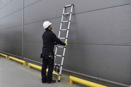Hliníkový teleskopický žebřík, 9 stupňů, 2,6 m, max. zátěž 125 kg