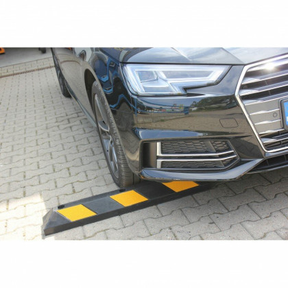 Černo-žlutý gumový reflexní parkovací doraz FLOMA PS-02 - 44 x 15 x 10,5 cm