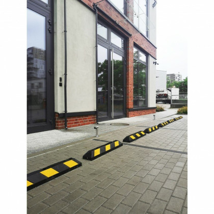 Černo-žlutý gumový reflexní parkovací doraz FLOMA PS-02 - 44 x 15 x 10,5 cm